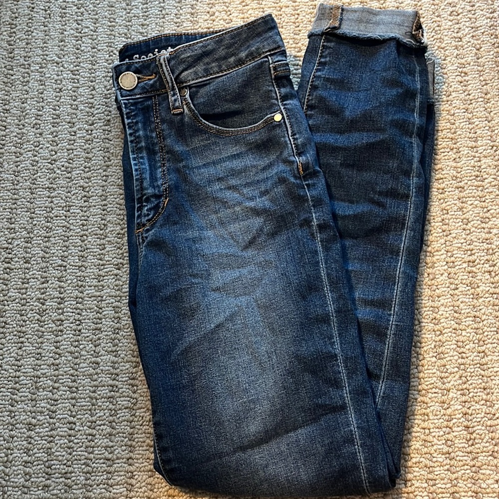 Blue Jeans; no rips